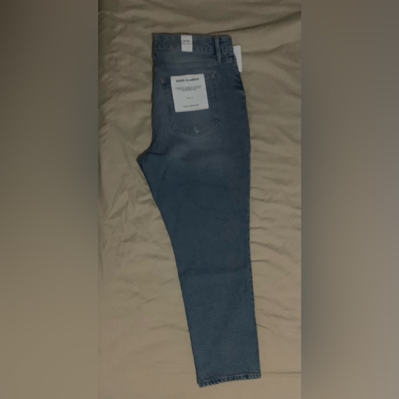 Good American Distressed Straight Leg Jeans - Picture 5 of 8